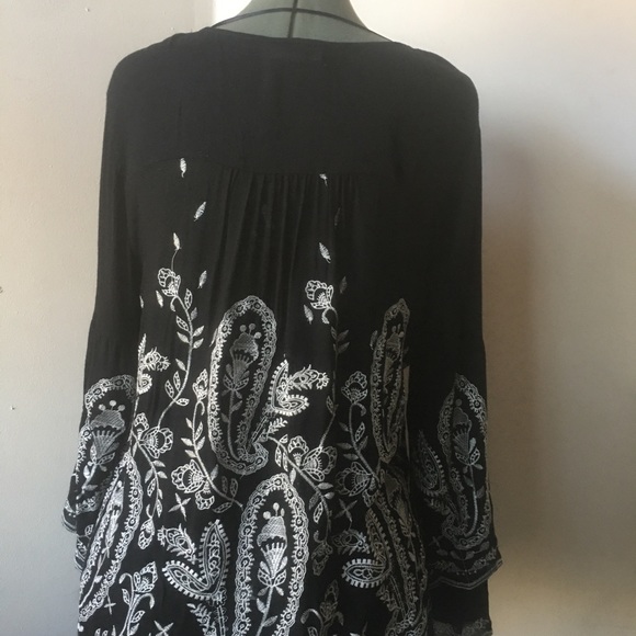 Black and white embroidered peasant blouse - Picture 3 of 3